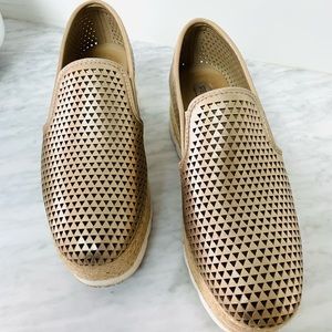 Steve Madden womens gold flatforms